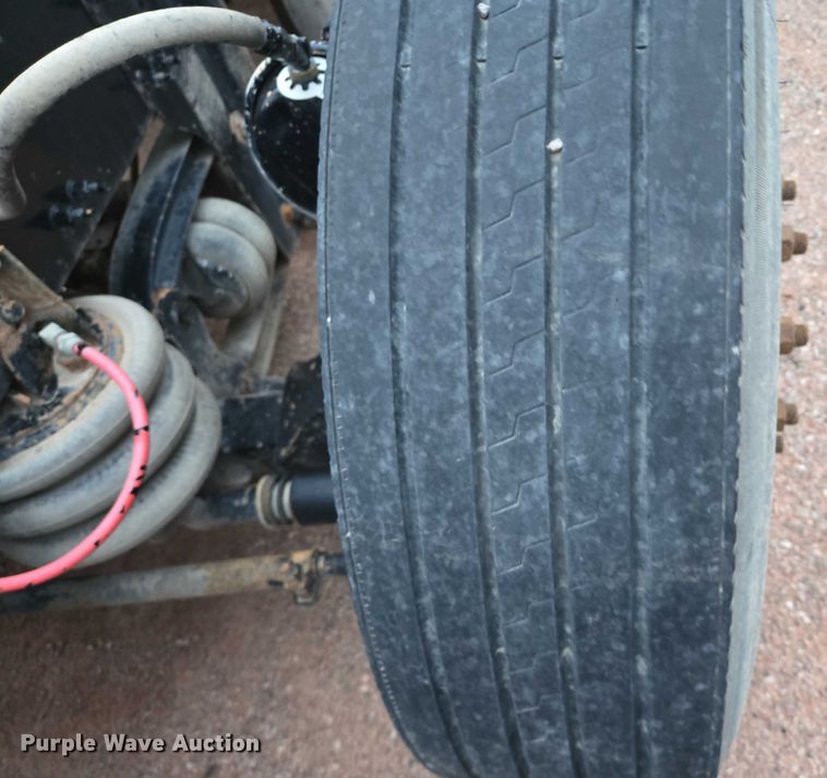 image for item DY1231 2014 Volvo VNL semi truck