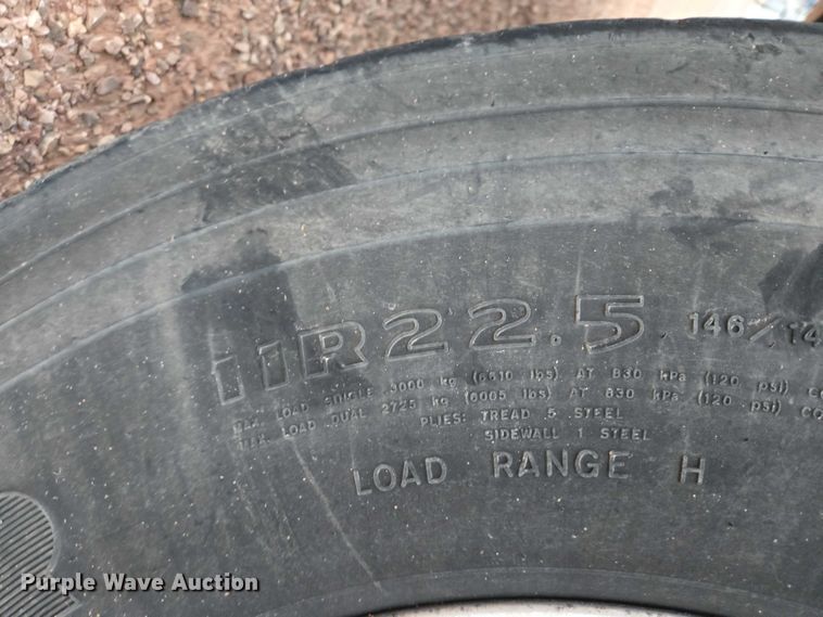 image for item DY1231 2014 Volvo VNL semi truck