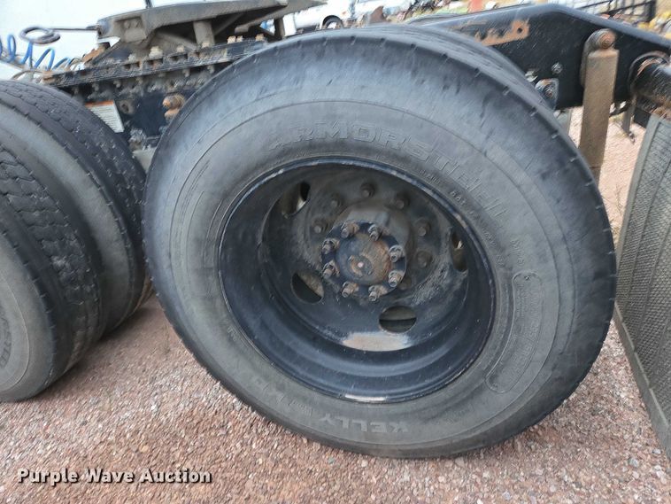 image for item DY1231 2014 Volvo VNL semi truck