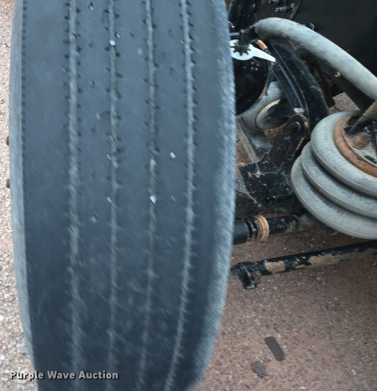 image for item DY1231 2014 Volvo VNL semi truck