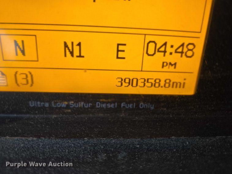 image for item DY1231 2014 Volvo VNL semi truck