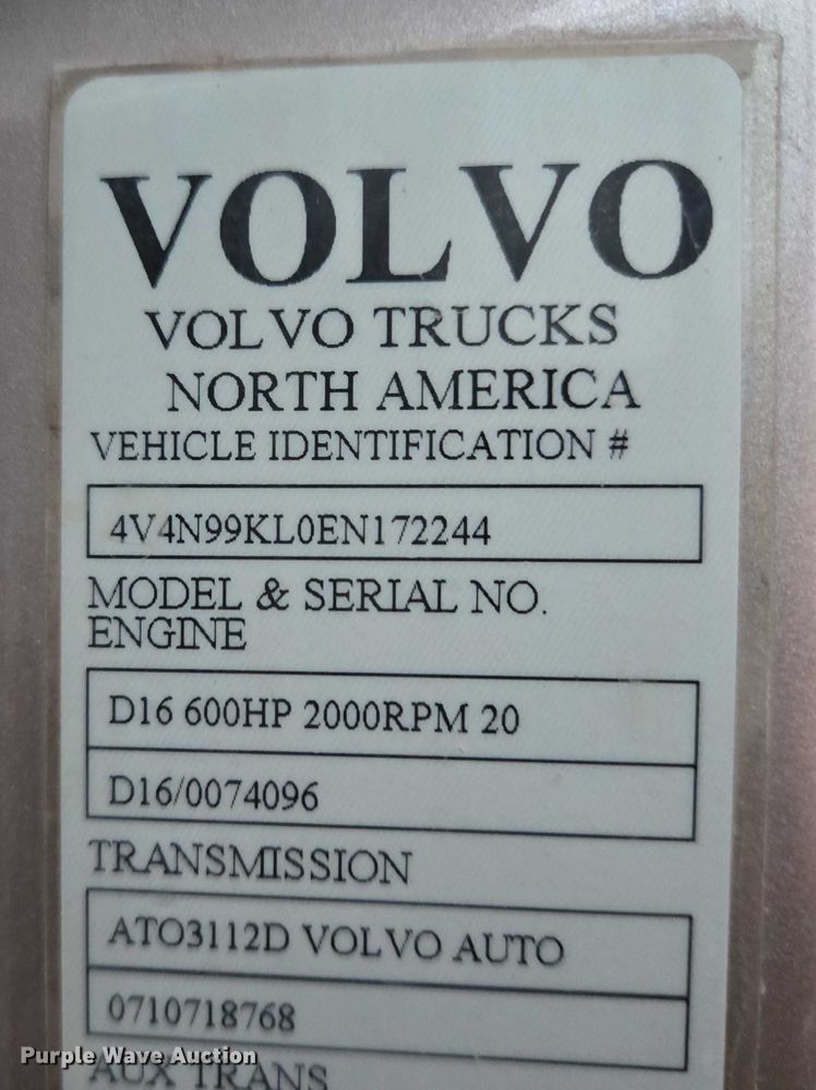 image for item DY1231 2014 Volvo VNL semi truck