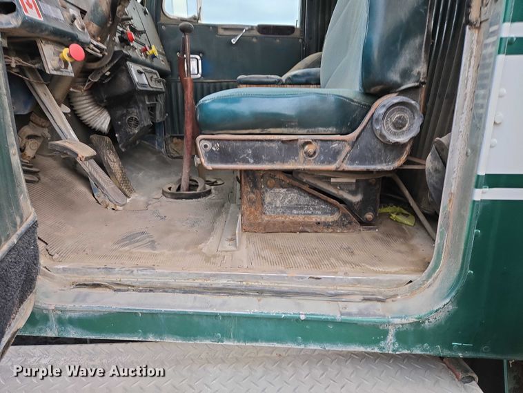 image for item DY1232 1979 Kenworth crane truck