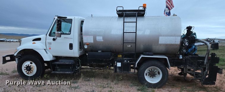 image for item DY1234 2007 International 7300 oil distributor truck