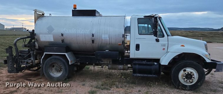 image for item DY1234 2007 International 7300 oil distributor truck