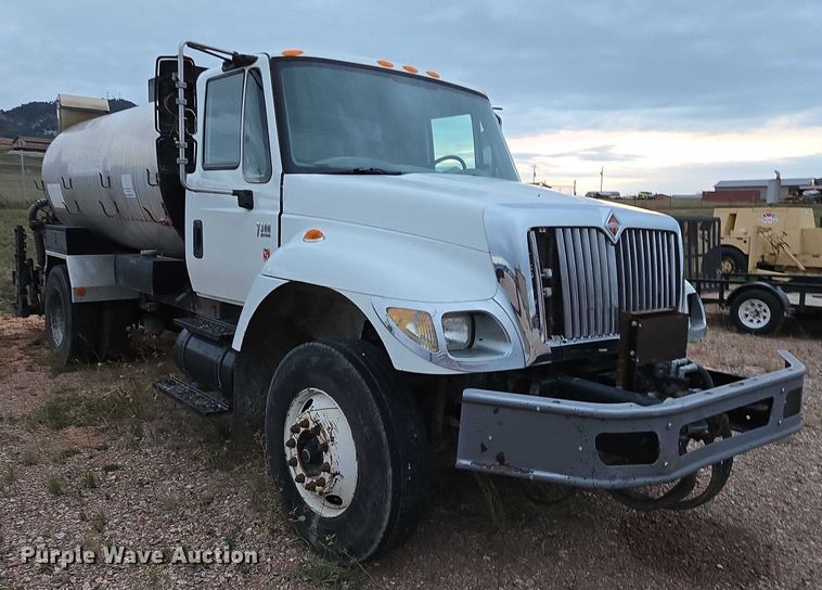 image for item DY1234 2007 International 7300 oil distributor truck