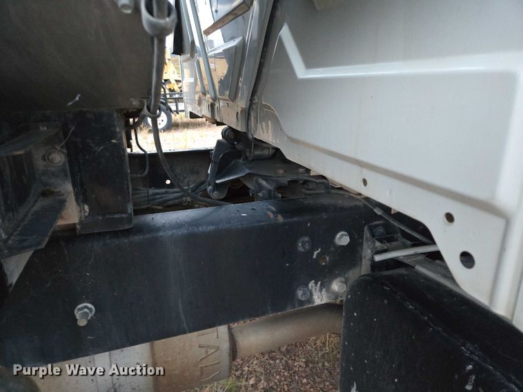 image for item DY1234 2007 International 7300 oil distributor truck