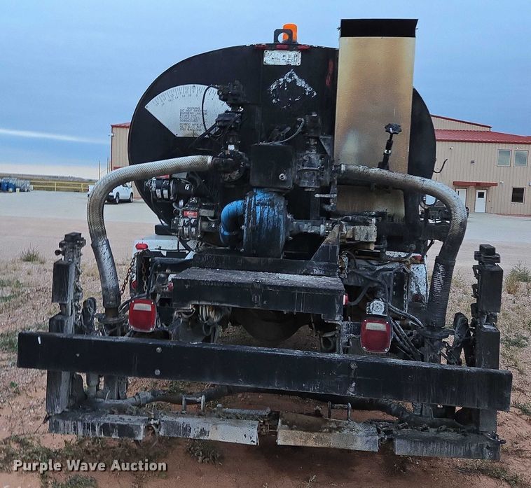 image for item DY1234 2007 International 7300 oil distributor truck