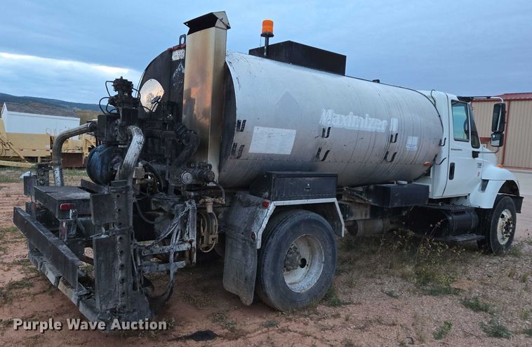 image for item DY1234 2007 International 7300 oil distributor truck