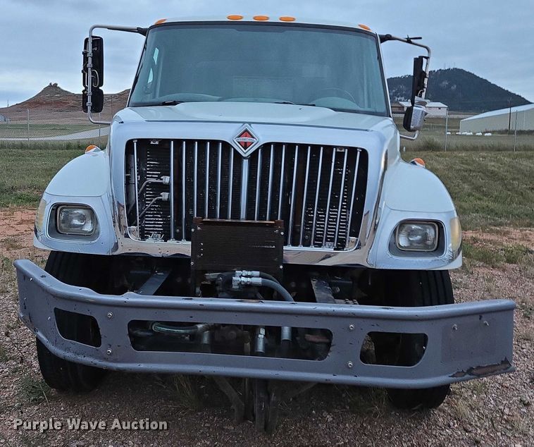 image for item DY1234 2007 International 7300 oil distributor truck