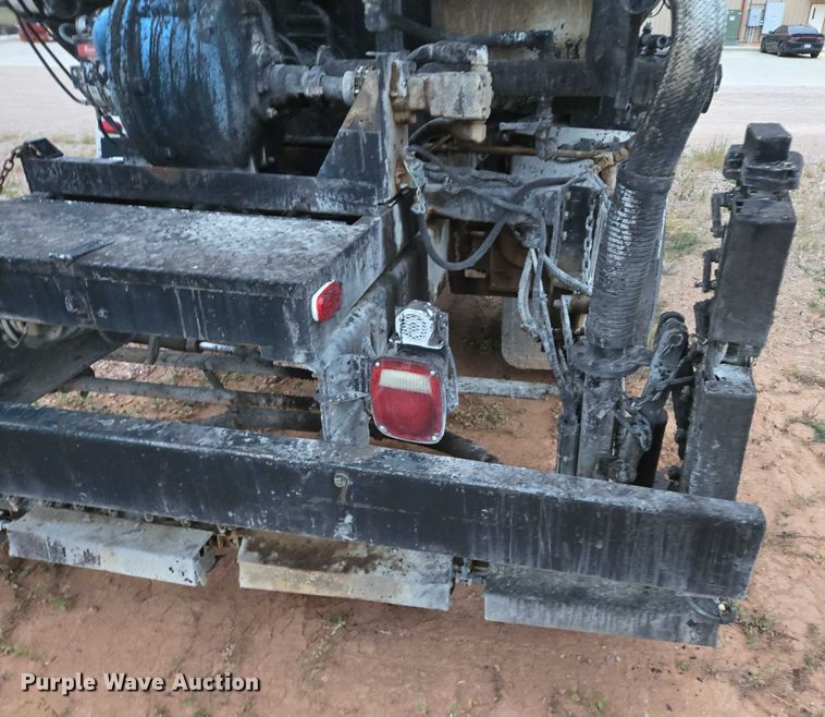 image for item DY1234 2007 International 7300 oil distributor truck