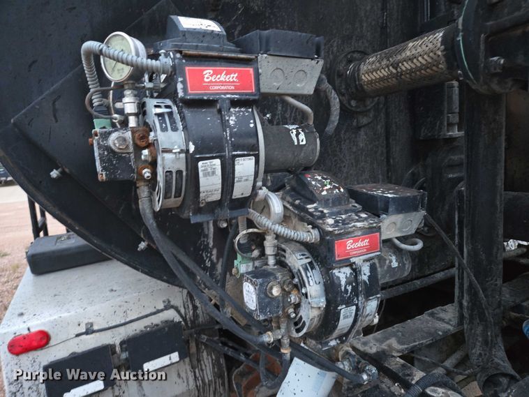 image for item DY1234 2007 International 7300 oil distributor truck