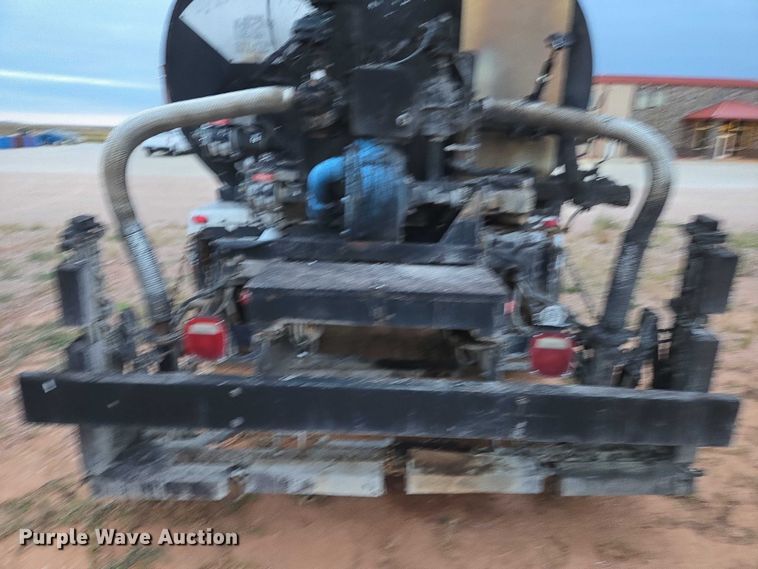 image for item DY1234 2007 International 7300 oil distributor truck