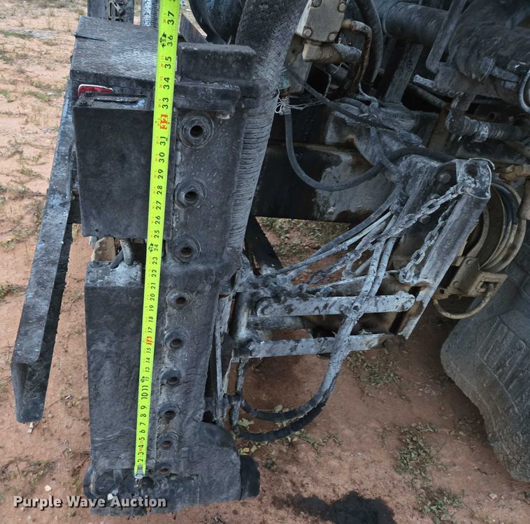 image for item DY1234 2007 International 7300 oil distributor truck