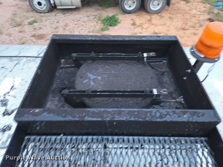 image for item DY1234 2007 International 7300 oil distributor truck