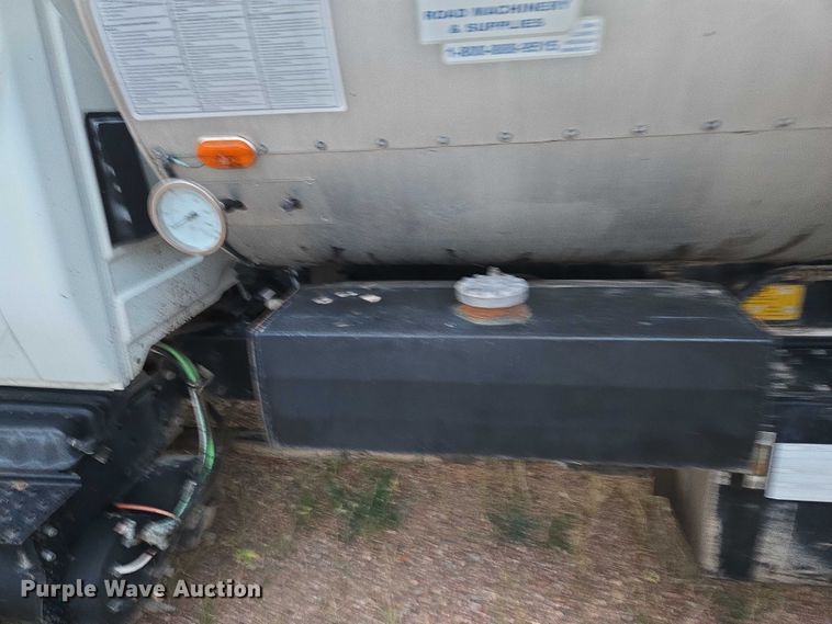 image for item DY1234 2007 International 7300 oil distributor truck