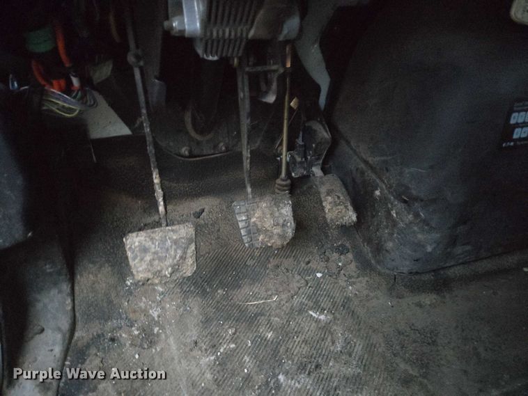 image for item DY1234 2007 International 7300 oil distributor truck