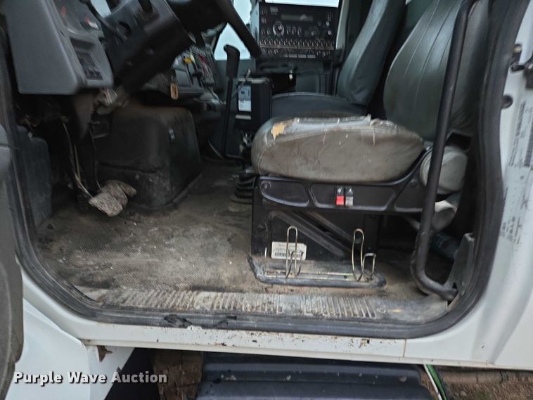 image for item DY1234 2007 International 7300 oil distributor truck