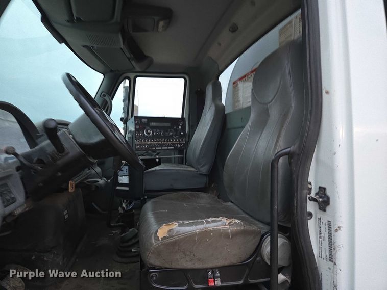 image for item DY1234 2007 International 7300 oil distributor truck