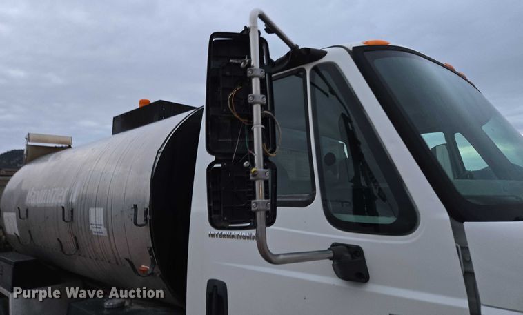 image for item DY1234 2007 International 7300 oil distributor truck