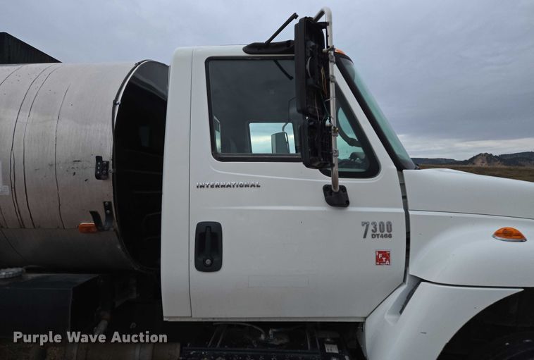 image for item DY1234 2007 International 7300 oil distributor truck