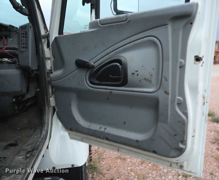 image for item DY1234 2007 International 7300 oil distributor truck