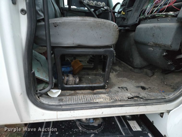 image for item DY1234 2007 International 7300 oil distributor truck