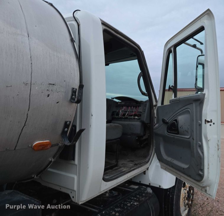 image for item DY1234 2007 International 7300 oil distributor truck