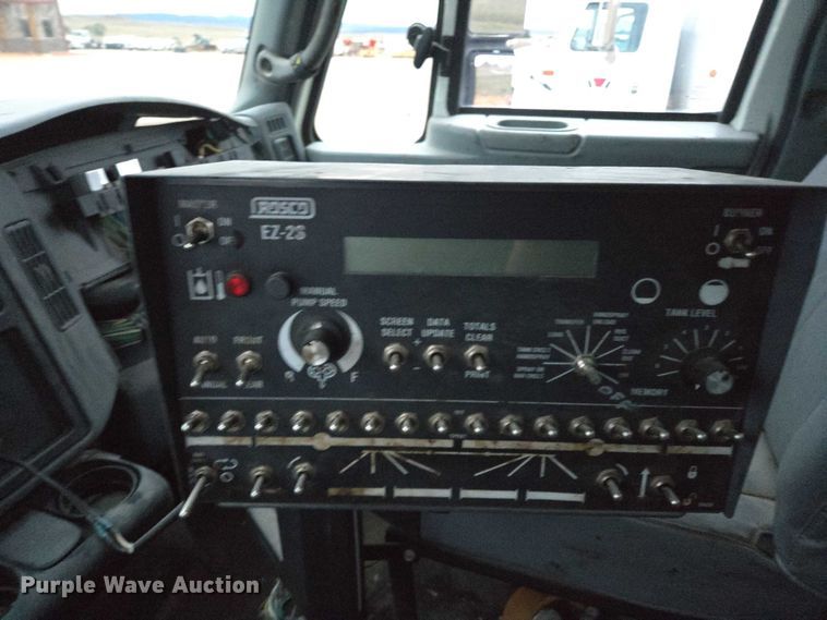 image for item DY1234 2007 International 7300 oil distributor truck