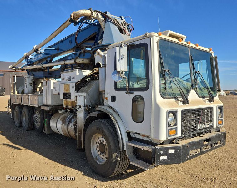 image for item DY1431 1996 Mack MR690S concrete pump truck