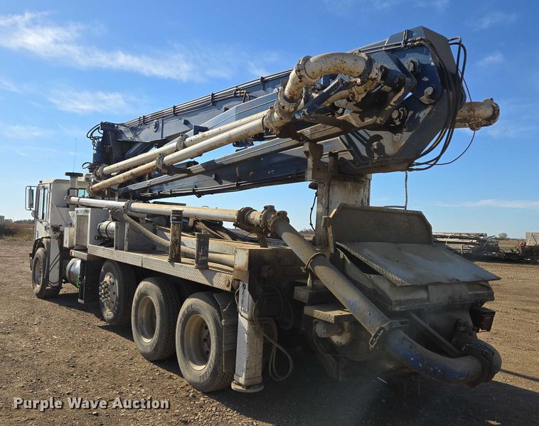 image for item DY1431 1996 Mack MR690S concrete pump truck