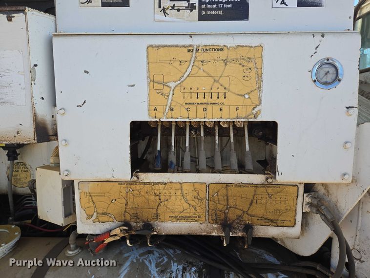 image for item DY1431 1996 Mack MR690S concrete pump truck