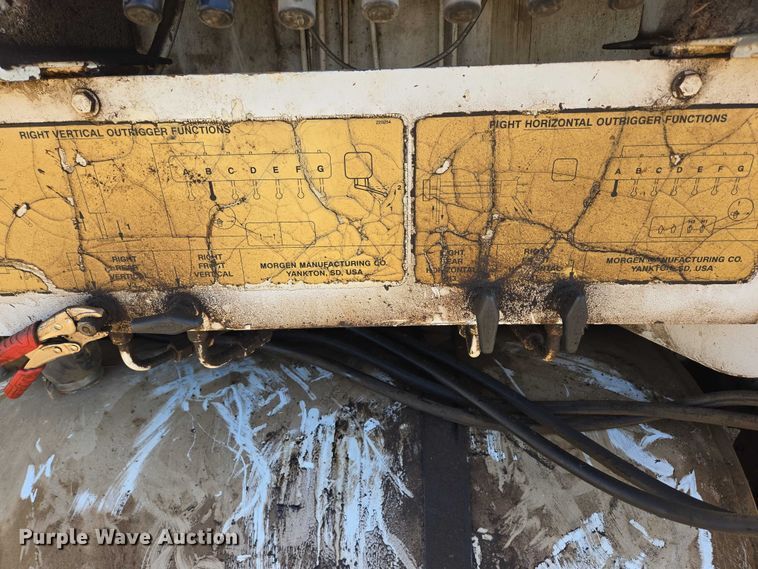 image for item DY1431 1996 Mack MR690S concrete pump truck