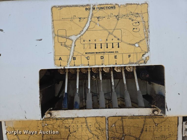 image for item DY1431 1996 Mack MR690S concrete pump truck