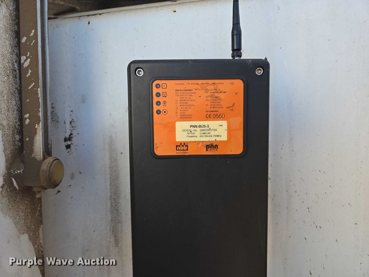 image for item DY1431 1996 Mack MR690S concrete pump truck