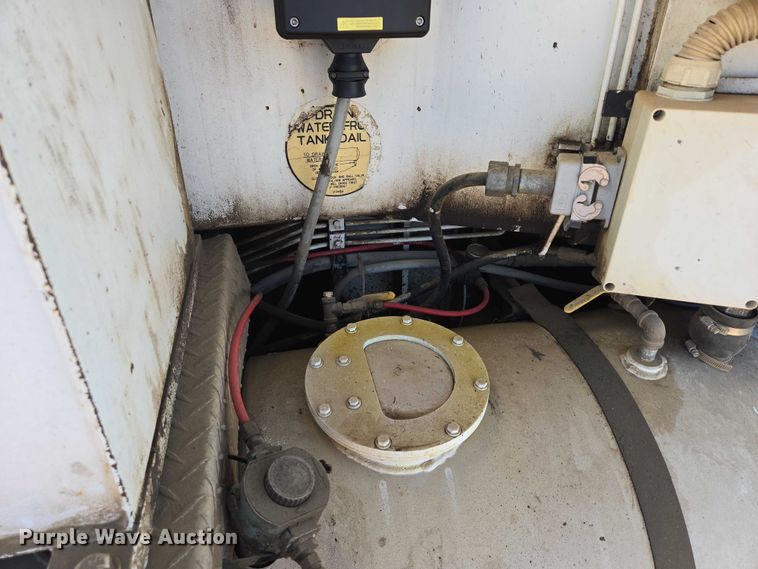 image for item DY1431 1996 Mack MR690S concrete pump truck