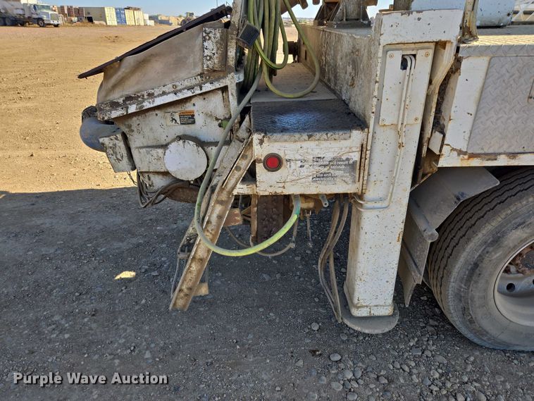 image for item DY1431 1996 Mack MR690S concrete pump truck