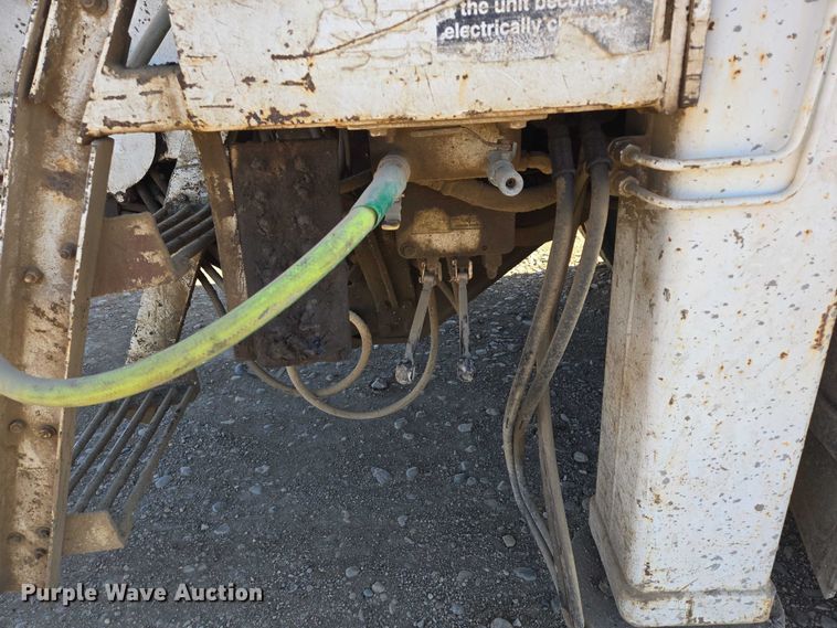 image for item DY1431 1996 Mack MR690S concrete pump truck