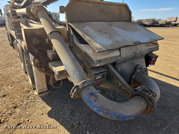 image for item DY1431 1996 Mack MR690S concrete pump truck