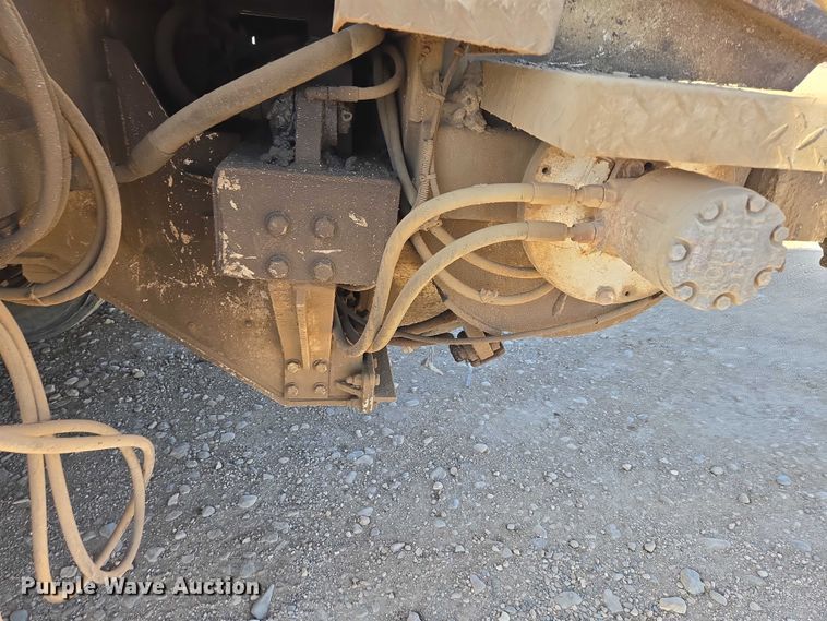 image for item DY1431 1996 Mack MR690S concrete pump truck