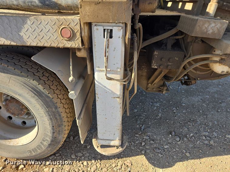 image for item DY1431 1996 Mack MR690S concrete pump truck