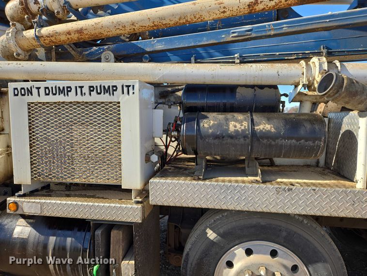 image for item DY1431 1996 Mack MR690S concrete pump truck