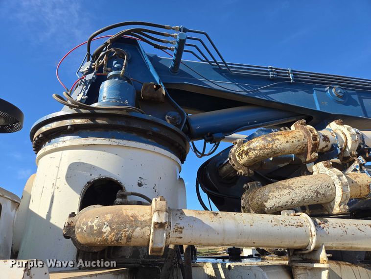 image for item DY1431 1996 Mack MR690S concrete pump truck