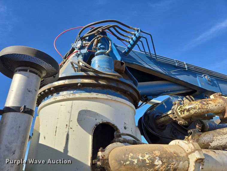 image for item DY1431 1996 Mack MR690S concrete pump truck