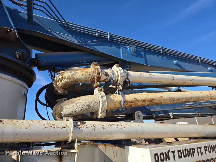 image for item DY1431 1996 Mack MR690S concrete pump truck