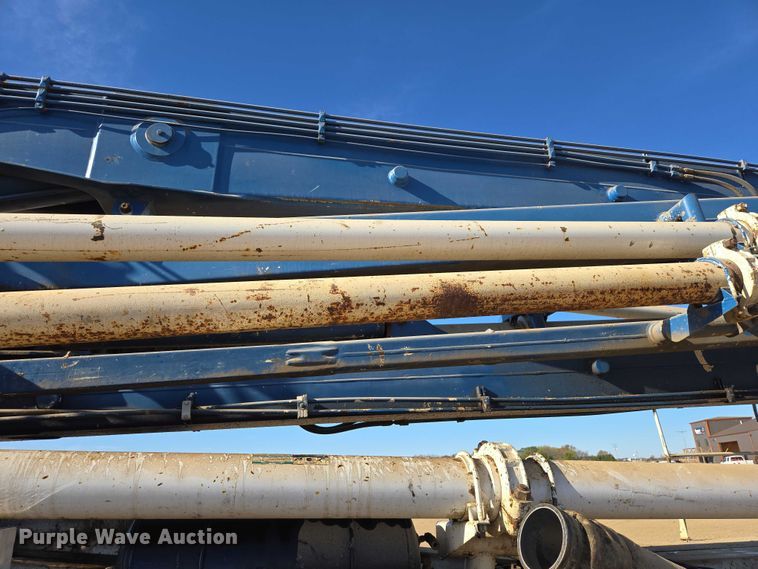 image for item DY1431 1996 Mack MR690S concrete pump truck