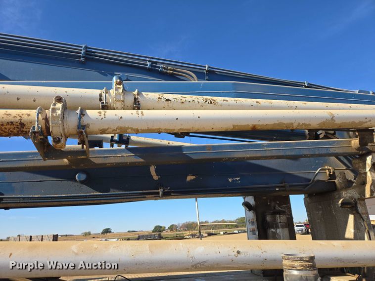 image for item DY1431 1996 Mack MR690S concrete pump truck