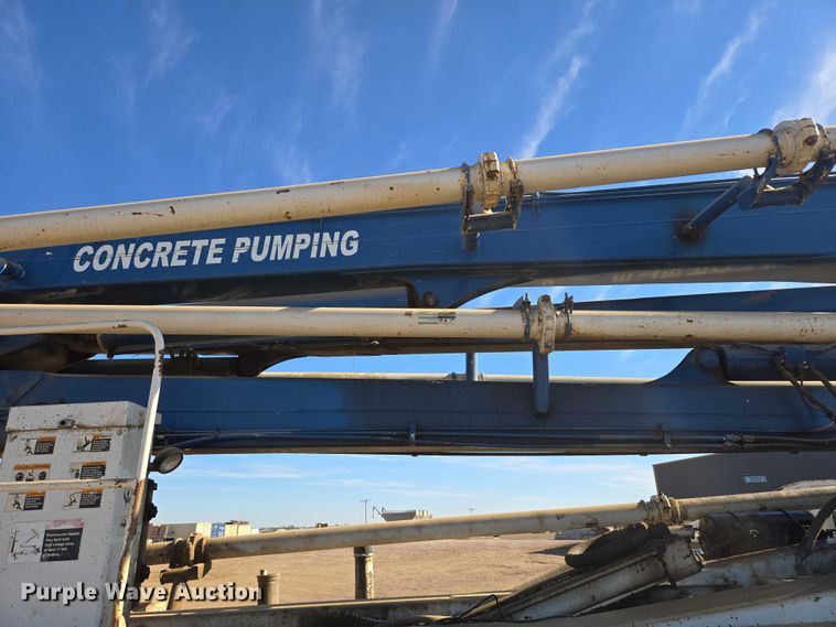 image for item DY1431 1996 Mack MR690S concrete pump truck