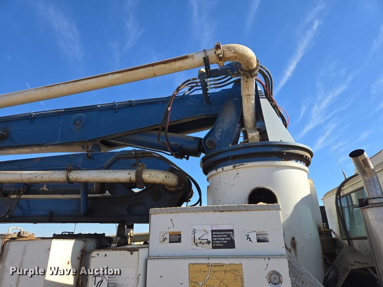 image for item DY1431 1996 Mack MR690S concrete pump truck