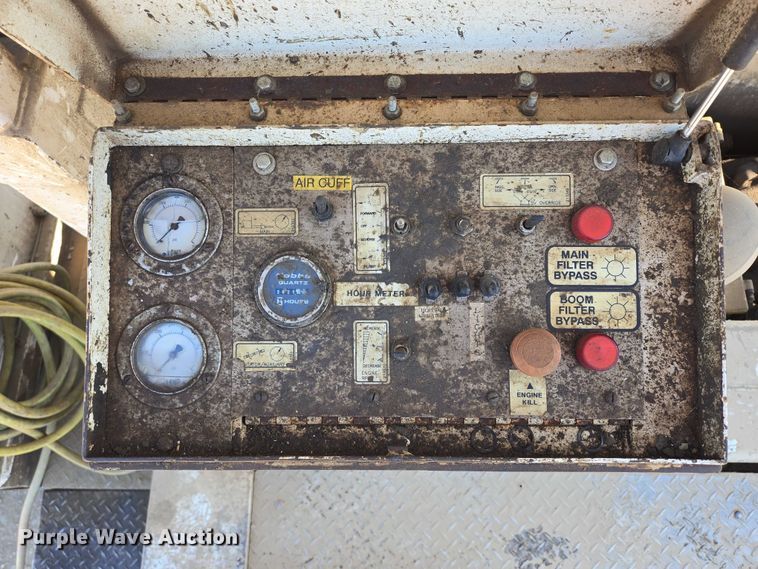 image for item DY1431 1996 Mack MR690S concrete pump truck